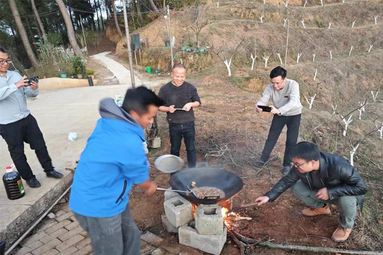 站長年會(huì)正餐準(zhǔn)備中
